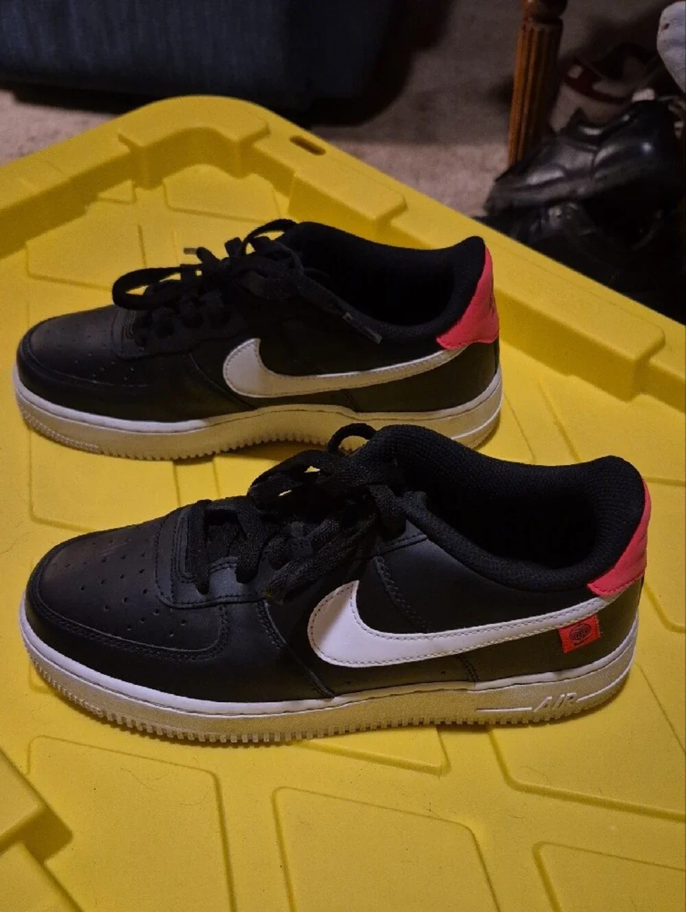 Nike Kids Low-Top Sneakers — Black & Pink Accents - Picture 4 of 5